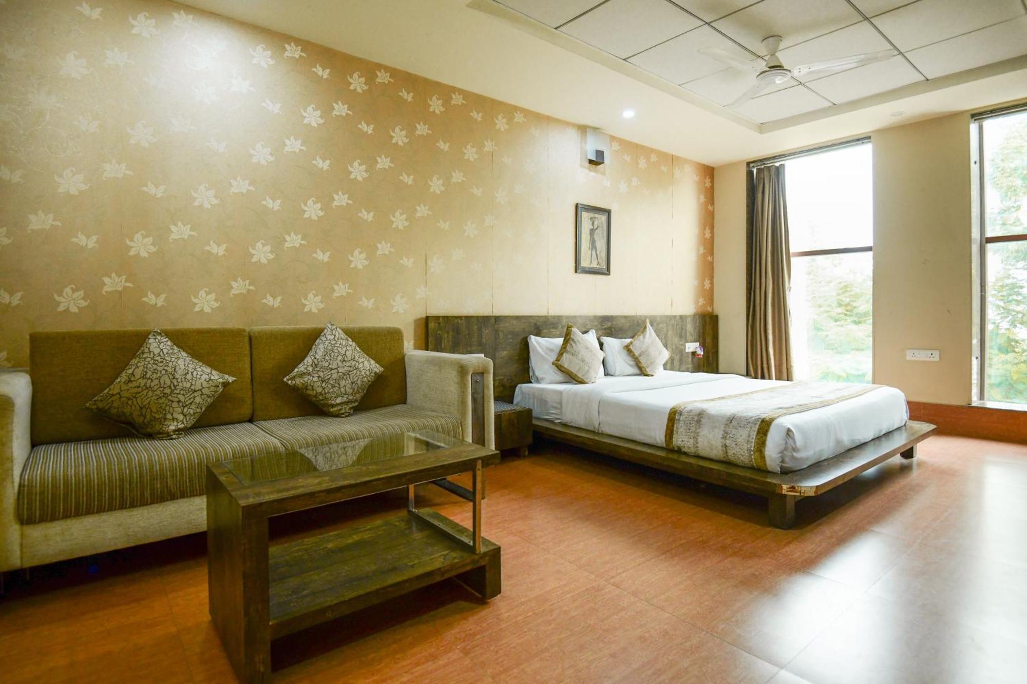 Hotel Lake View Grand Lucknow Eksteriør bilde